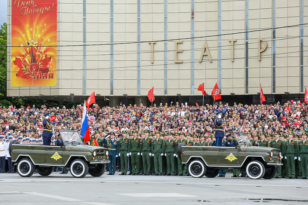 КубГАУ на параде Победы. 9 мая на главной городской площади традиционно прошли парадные расчеты и военная техника.  Участниками парада Победы в Краснодаре стали войска Краснодарского территориального гарнизона с привлечением вооружения.