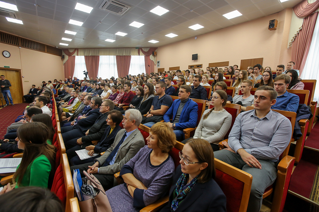 Торжественная церемония подписания соглашения о сотрудничестве между агроуниверситетом и ООО «Сингента». Завершением мероприятия стала памятная посадка аллеи из 22 деревьев.