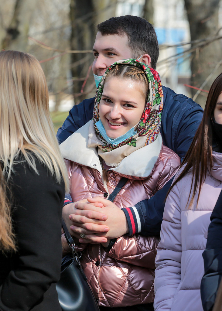 Нынче Масленица с нами! Празднование прошло с широким размахом и в течение дня перемещалось от одного общежития к другому.