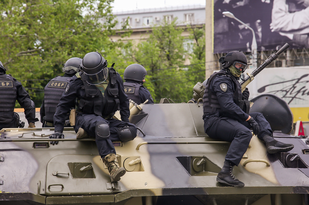 КубГАУ на параде Победы. 9 мая на главной городской площади традиционно прошли парадные расчеты и военная техника.  Участниками парада Победы в Краснодаре стали войска Краснодарского территориального гарнизона с привлечением вооружения.