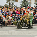 КубГАУ на параде Победы. 9 мая на главной городской площади традиционно прошли парадные расчеты и военная техника.  Участниками парада Победы в Краснодаре стали войска Краснодарского территориального гарнизона с привлечением вооружения.