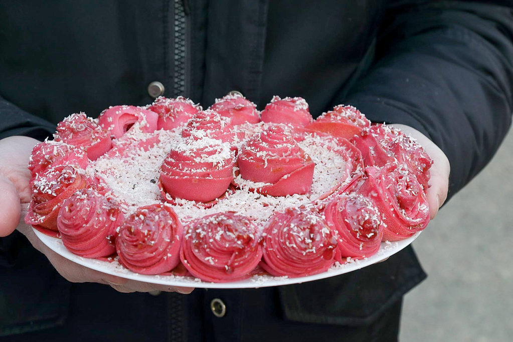 Нынче Масленица с нами! Празднование прошло с широким размахом и в течение дня перемещалось от одного общежития к другому.