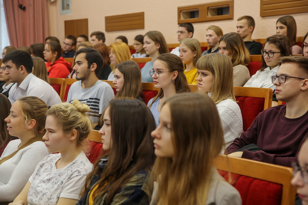 Торжественная церемония подписания соглашения о сотрудничестве между агроуниверситетом и ООО «Сингента». Завершением мероприятия стала памятная посадка аллеи из 22 деревьев.