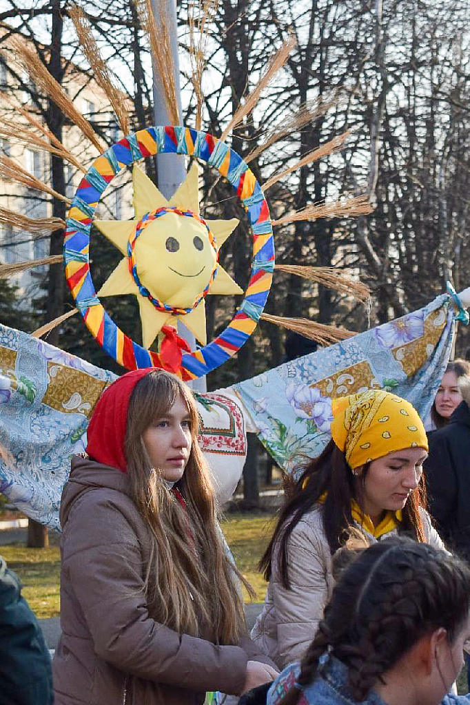 Нынче Масленица с нами! Празднование прошло с широким размахом и в течение дня перемещалось от одного общежития к другому.