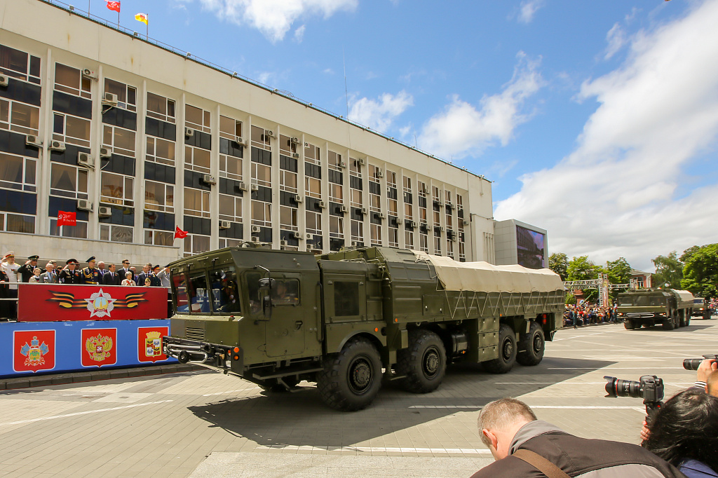 КубГАУ на параде Победы. 9 мая на главной городской площади традиционно прошли парадные расчеты и военная техника.  Участниками парада Победы в Краснодаре стали войска Краснодарского территориального гарнизона с привлечением вооружения.