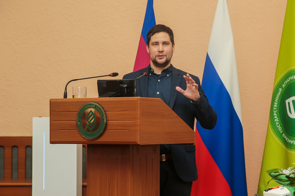 Научно-практическая конференция посвященная «Году науки и технологий». Пленарное заседание будет продолжаться на протяжении трех дней,  после чего конкурсная комиссия подведет итоги.