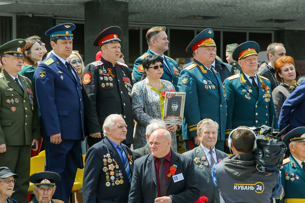 КубГАУ на параде Победы. 9 мая на главной городской площади традиционно прошли парадные расчеты и военная техника.  Участниками парада Победы в Краснодаре стали войска Краснодарского территориального гарнизона с привлечением вооружения.