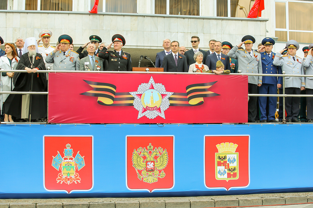 КубГАУ на параде Победы. 9 мая на главной городской площади традиционно прошли парадные расчеты и военная техника.  Участниками парада Победы в Краснодаре стали войска Краснодарского территориального гарнизона с привлечением вооружения.